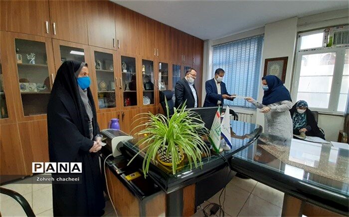 تقدیر گراوند از مراقبین سلامت منطقه11