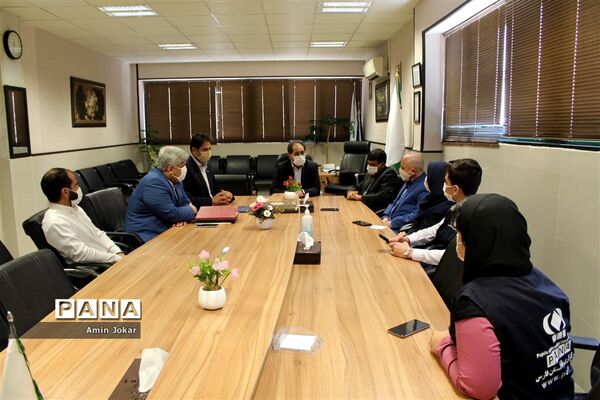 تجلیل مدیرکل آموزش و پرورش استان فارس و رئیس سازمان دانش‌آموزی استان از خبرنگاران پانا