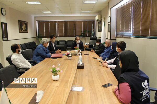 تجلیل مدیرکل آموزش و پرورش استان فارس و رئیس سازمان دانش‌آموزی استان از خبرنگاران پانا