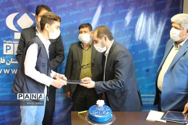 تجلیل مدیرکل آموزش و پرورش استان فارس و رئیس سازمان دانش‌آموزی استان از خبرنگاران پانا