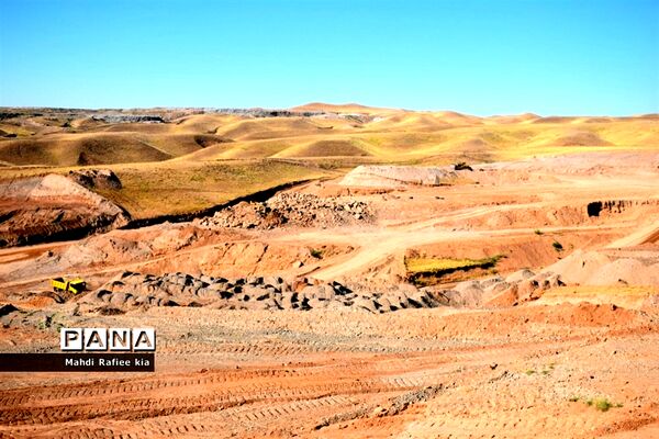 بازدید فرماندار و شهردار کلانشهر تبریز از پروژه مرکز دفن بهداشتى پسماند تبریز