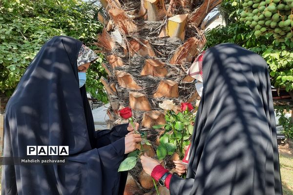 اهدای 1000 شاخه گل رزبه شهروندان شیرازی  به مناسبت عید غدیر