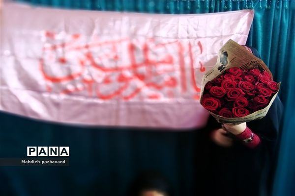 اهدای 1000 شاخه گل رزبه شهروندان شیرازی  به مناسبت عید غدیر