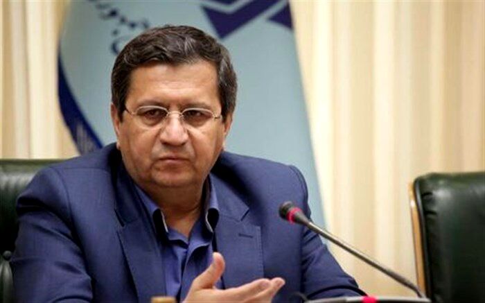 همتی: دلار ۲۴ هزار تومانی غیرواقعی است