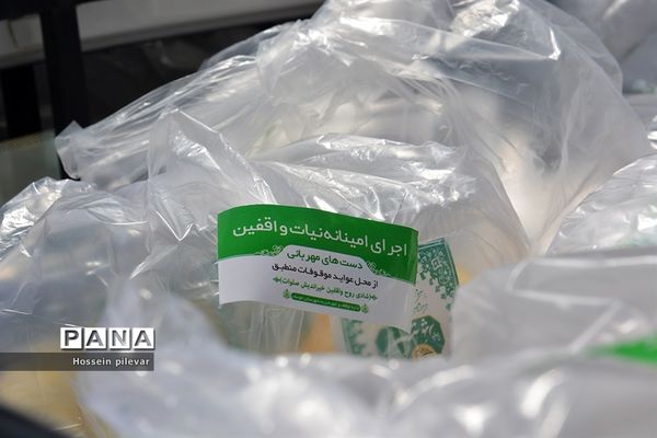 توزیع غذا به مناسبت عید غدیر خم در شهرستان خوسف