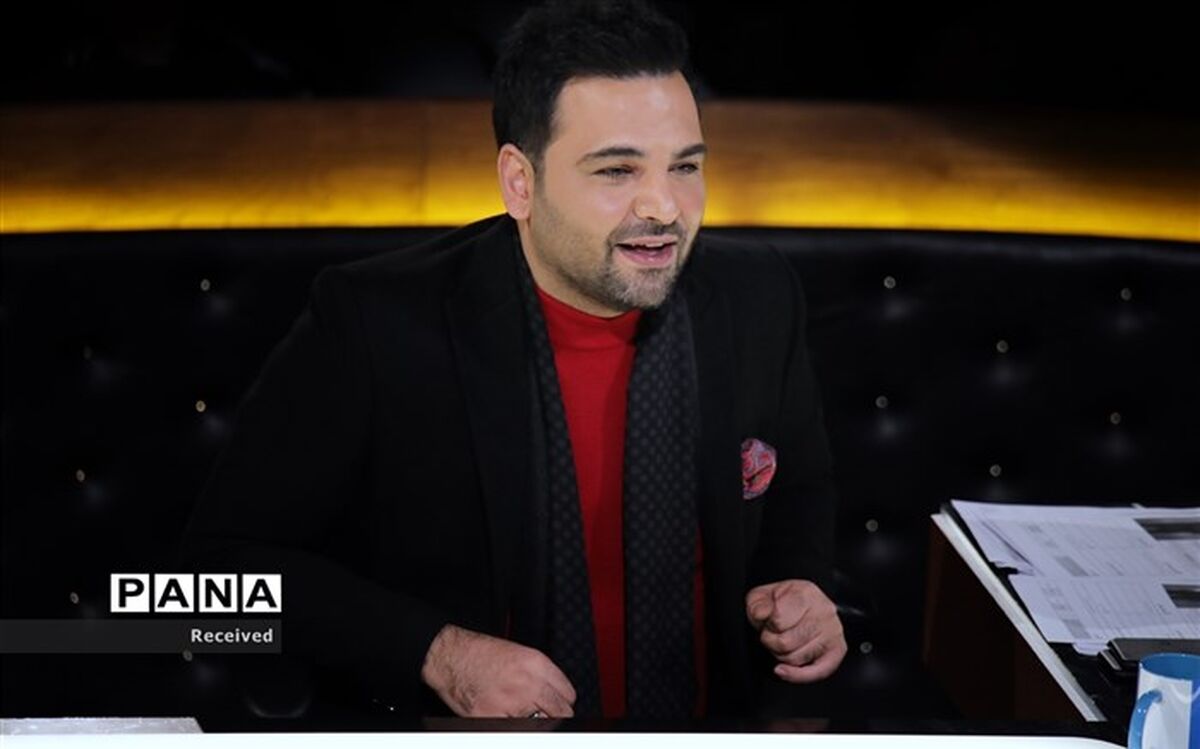 شرکت کننده «عصر جدید»با هدیه اش برنامه علیخانی را پرسپولیسی کرد