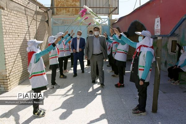 بازدید رییس و کارشناسان سازمان دانش آموزی خوزستان از مدارس سوسنگرد