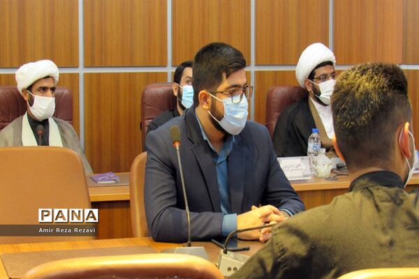 نشست کادر و اعضای اتحادیه انجمن های اسلامی  دانش آموزان استان خوزستان با مدیرکل آموزش و پرورش