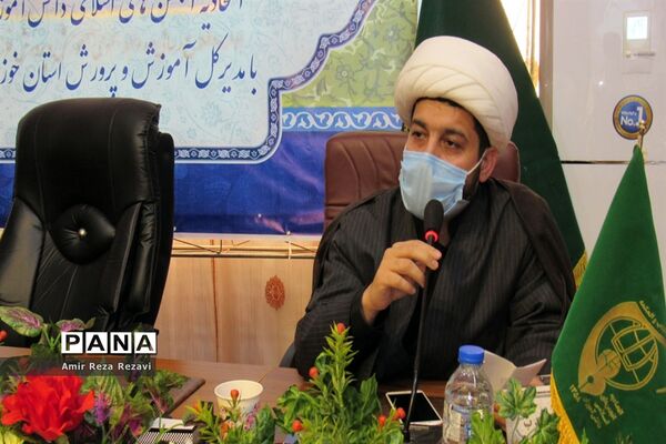 نشست کادر و اعضای اتحادیه انجمن های اسلامی  دانش آموزان استان خوزستان با مدیرکل آموزش و پرورش