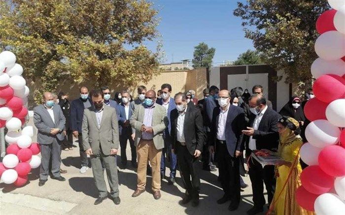 اعزام کاروان تجهیزات ورزشی به مدارس سراسر فارس با شعار " مهر با نشاط "