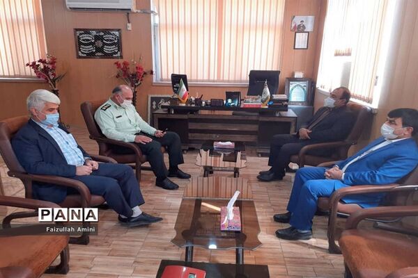 دیدار مدیر آموزش و پرورش شهرستان دشتستان با فرمانده نیروی انتظامی