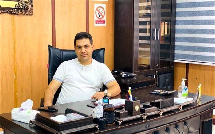 خیر پاوه‌ای با خرید ۲۰ دستگاه گوشی هوشمند شادی را به دانش‌آموزان بی‌بضاعت هدیه کرد