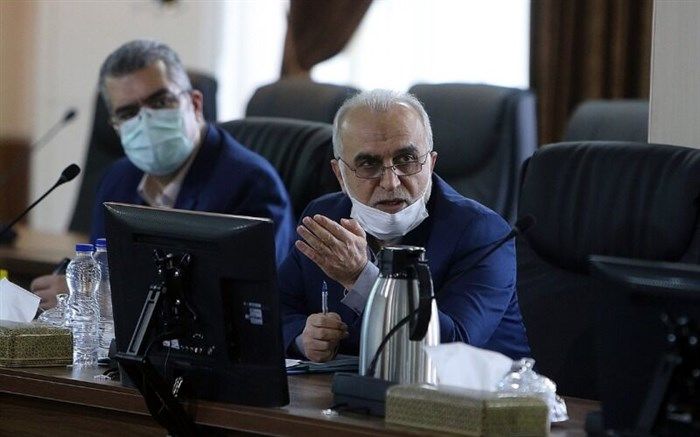 وزیر اقتصاد:‌ در فروش سهام خود عجله نکنید