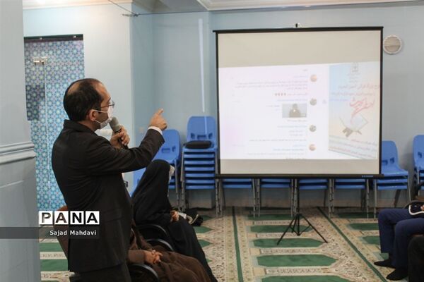 آیین تجلیل از نخبگان قرآنی دانش‌آموزی