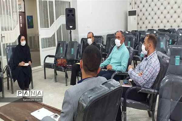 برگزاری جلسه سرگروه های ابتدایی درسالن اجتماعات اداره آموزش وپرورش شهرستان حمیدیه