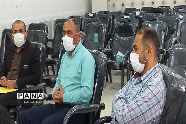 برگزاری جلسه سرگروه های ابتدایی درسالن اجتماعات اداره آموزش وپرورش شهرستان حمیدیه