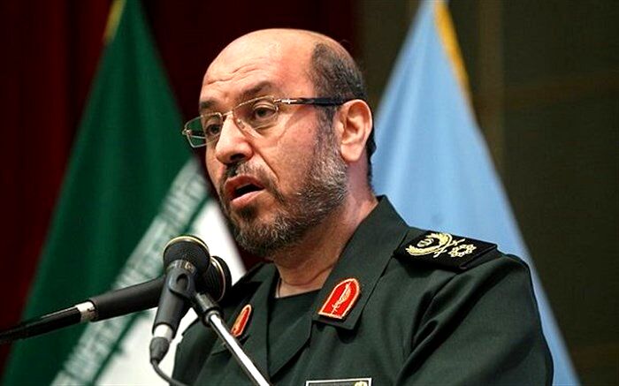 سردار دهقان: مقصر اصلی وقایع فرانسه مکرون است، سریعا عذرخواهی کند