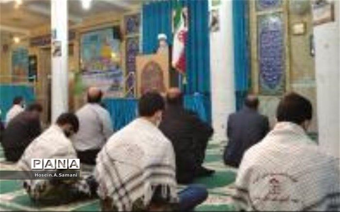 حضور دانش آموزان بسیجی در نماز جمعه