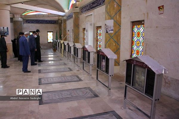 تجدید میثاق معاون پرورشی و فرهنگی اداره کل آموزش و پرورش استان بوشهر با شهدای دانش آموز و فرهنگی