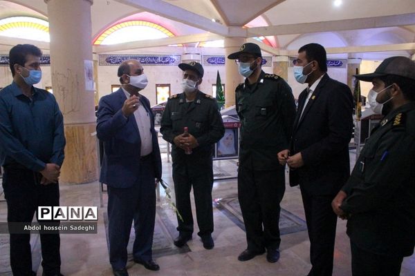 تجدید میثاق معاون پرورشی و فرهنگی اداره کل آموزش و پرورش استان بوشهر با شهدای دانش آموز و فرهنگی