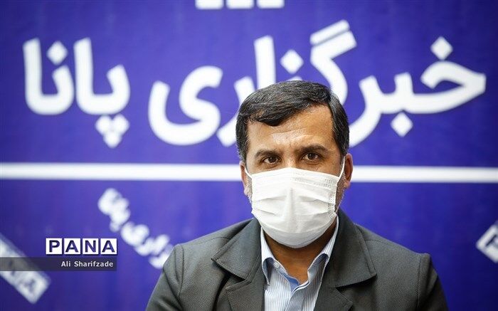 خیران در تامین رایانک و تلفن همراه برای دانش‌آموزان نیازمند مشارکت کنند