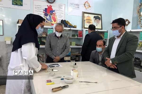 نواختن زنگ نمادین آزمایشگاه در شهرستان امیدیه