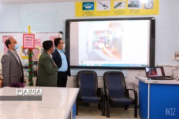 نواختن زنگ نمادین آزمایشگاه در شهرستان امیدیه