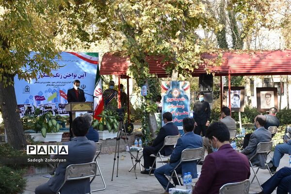 آیین نواختن زنگ مبارزه با استکبار و گرامیداشت روز دانش آموز