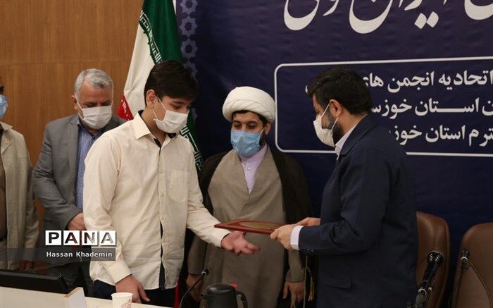 دیدار  دانش‌آموزان عضو اتحادیه انجمنهای اسلامی با استاندار خوزستان