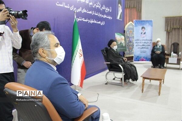 دیدار نمایندگان تشکل های دانش آموزی با نماینده ولی فقیه در استان خراسان جنوبی