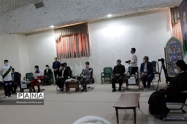 دیدار نمایندگان تشکل های دانش آموزی با نماینده ولی فقیه در استان خراسان جنوبی