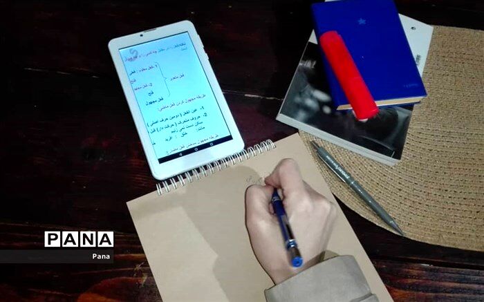 ۵۲ گوشی هوشمند به دانش‌آموزان میاندورود اهدا شد