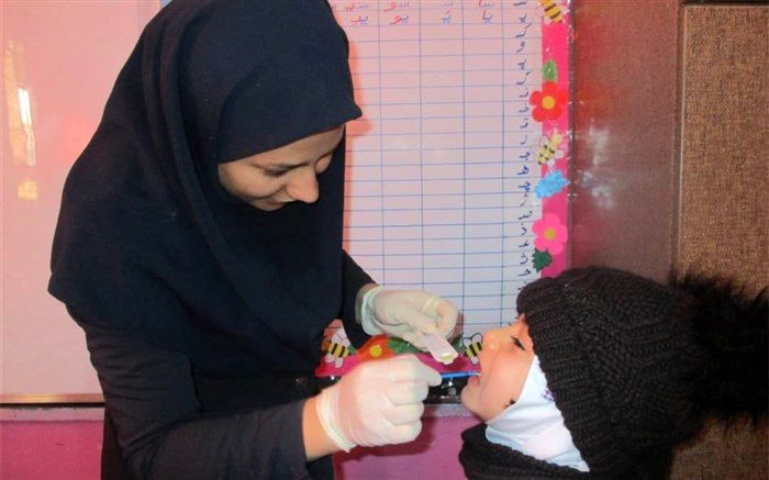 کاهش پوسیدگی دندان در کودکان و نوجوانان با وارنیش فلوراید تراپی