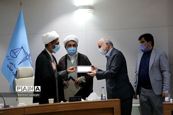 نشست خبری رِئیس مرکز توسعه شوراهای حل اختلاف و معاون قوه قضاییه