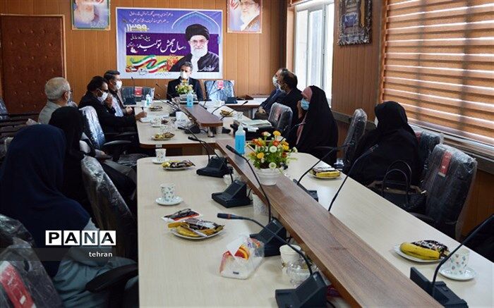 جلسه تقدیر از عملکرد مطلوب مدارس منطقه2در زمینه اقامه نماز