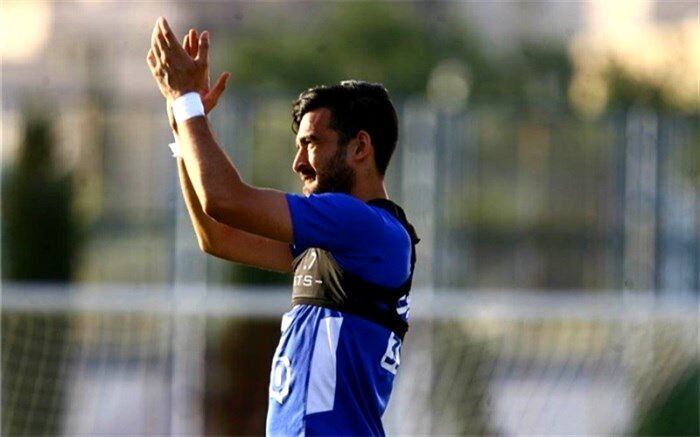 هافبک محبوب استقلالی‌ها لژیونر شد