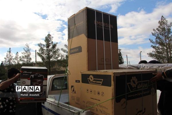 دستان مهر ورز گل لبخند رابرلبان زوج های خوسفی آورد