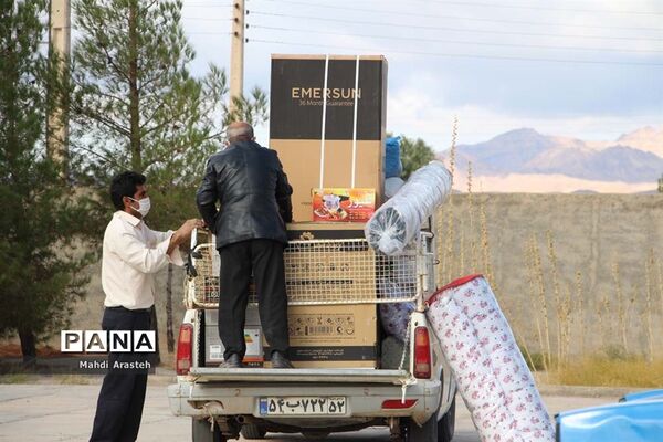 دستان مهر ورز گل لبخند رابرلبان زوج های خوسفی آورد