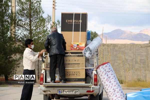 دستان مهر ورز گل لبخند رابرلبان زوج های خوسفی آورد