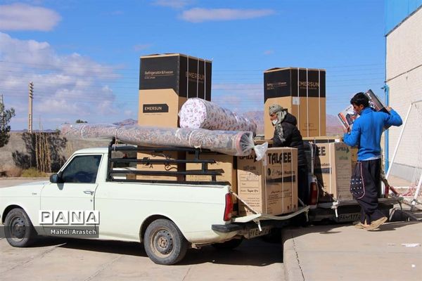 دستان مهر ورز گل لبخند رابرلبان زوج های خوسفی آورد