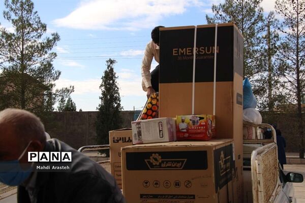دستان مهر ورز گل لبخند رابرلبان زوج های خوسفی آورد