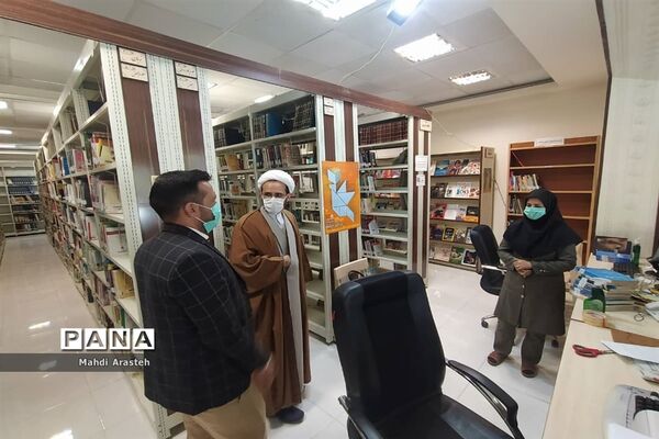 بازدید امام جمعه شهرستان خوسف از کتابخانه شکوهی خوسف به مناسبت روز کتاب و کتابخوانی