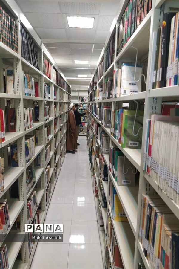 بازدید امام جمعه شهرستان خوسف از کتابخانه شکوهی خوسف به مناسبت روز کتاب و کتابخوانی