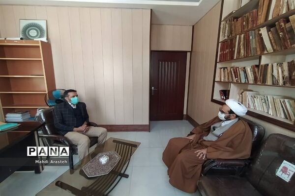 بازدید امام جمعه شهرستان خوسف از کتابخانه شکوهی خوسف به مناسبت روز کتاب و کتابخوانی