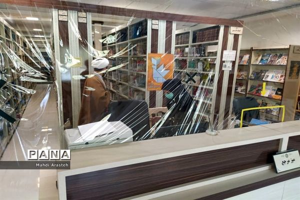 بازدید امام جمعه شهرستان خوسف از کتابخانه شکوهی خوسف به مناسبت روز کتاب و کتابخوانی