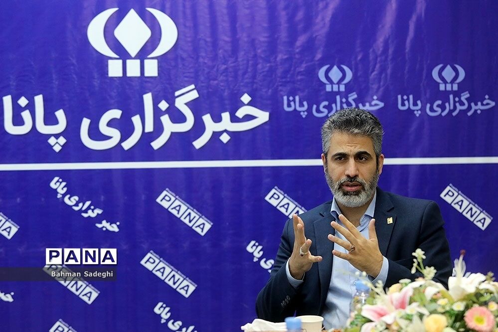 فهم بیانیه گام دوم انقلاب برای نوجوانان ساده سازی می‌شود