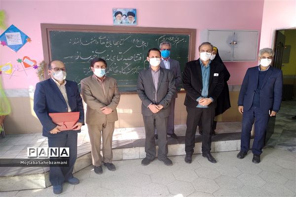 افتتاح کتابخانه های کلاسی در دبستان باهنر شهرستان کاشمر