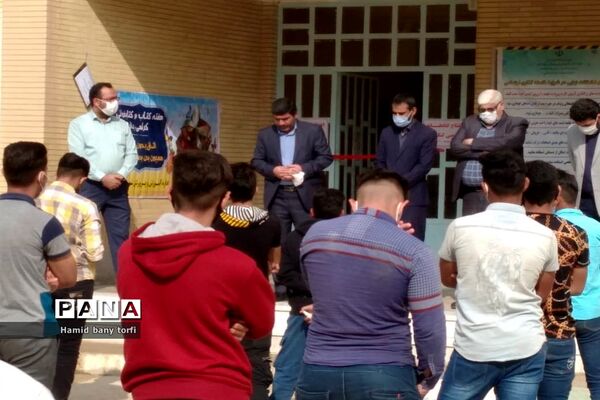 نواختن زنگ کتاب و کتابخوانی بصورت نمادین درهنرستان ولایت شهرستان حمیدیه