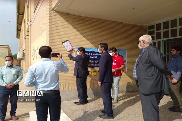 نواختن زنگ کتاب و کتابخوانی بصورت نمادین درهنرستان ولایت شهرستان حمیدیه