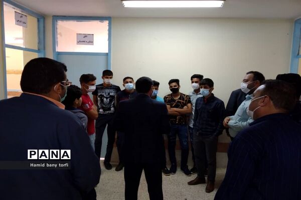 نواختن زنگ کتاب و کتابخوانی بصورت نمادین درهنرستان ولایت شهرستان حمیدیه